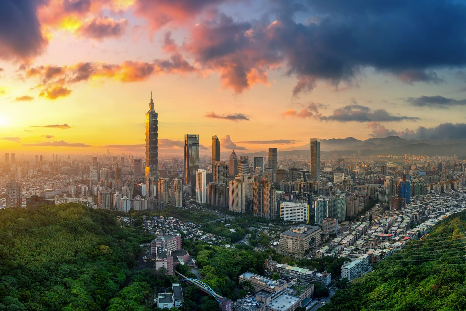 台北101 夕陽下的台北市天際線